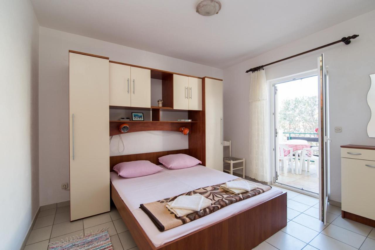 Apartments Pinija 苏佩塔尔 外观 照片