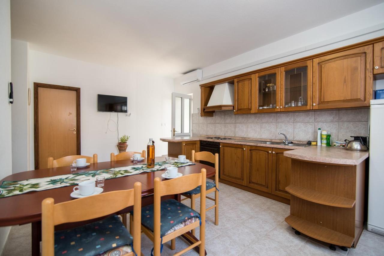Apartments Pinija 苏佩塔尔 外观 照片